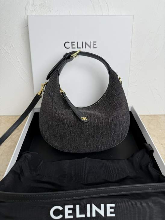 Picture of Celine Handbags _SKUfw225667136fw